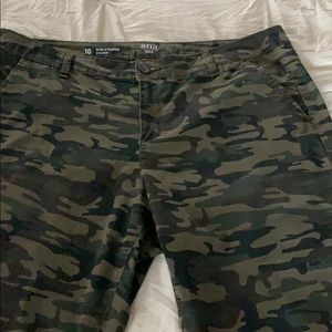 Camo Capri pants